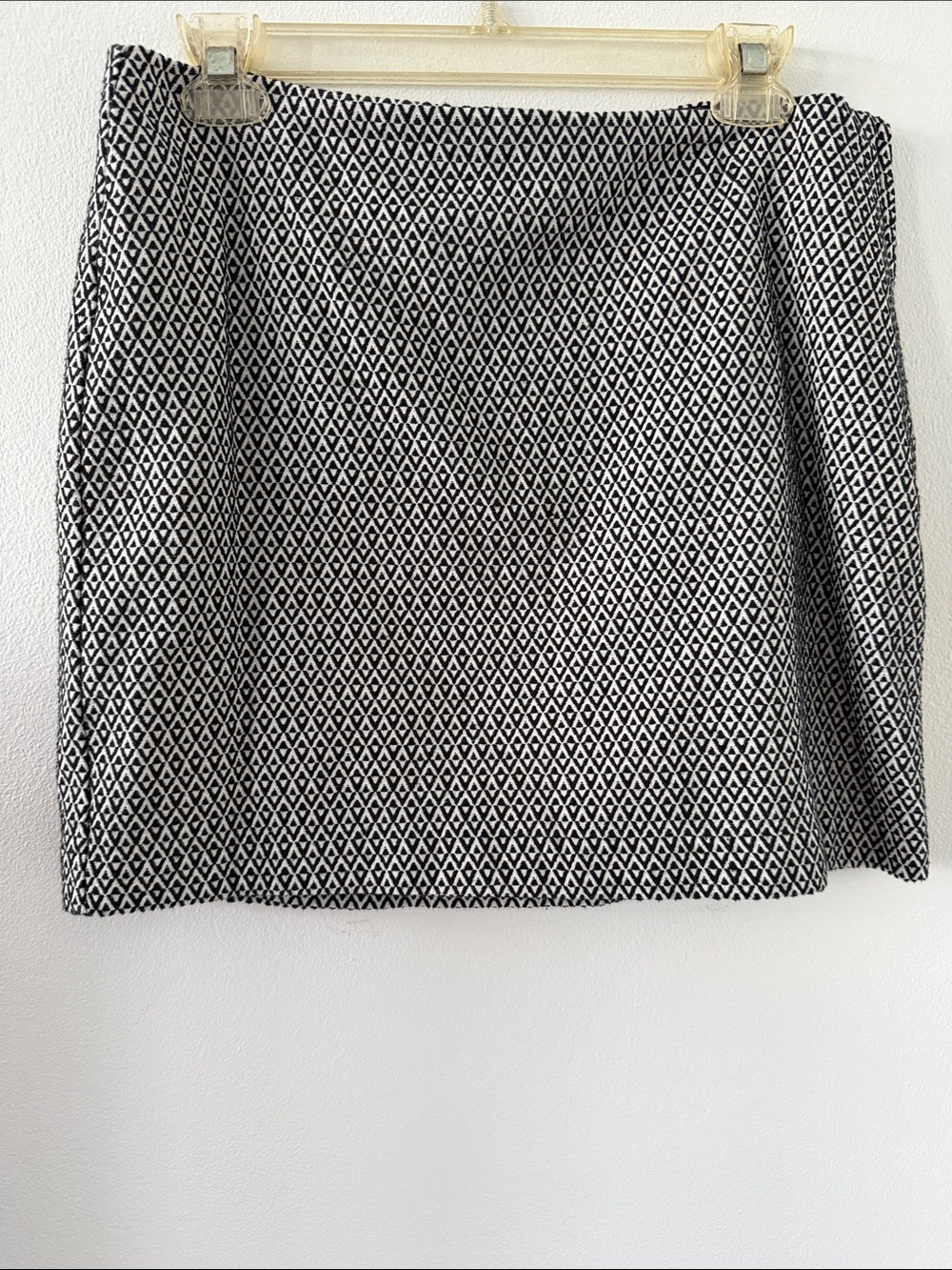 GAP Black and White Mini Skirt with Geometric Pattern